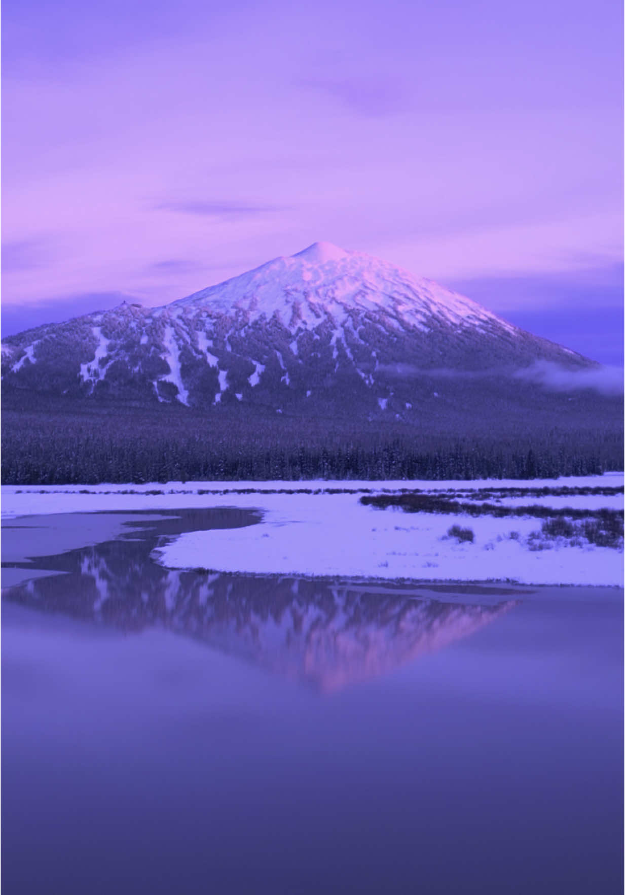 In awe of this breathtaking sunset over a snow-covered mountain and lake, where the golden glow meets the icy tranquility of the perfect winter wonderland 😍 #nature #Outdoors #cinematic #calm #mountainlake 