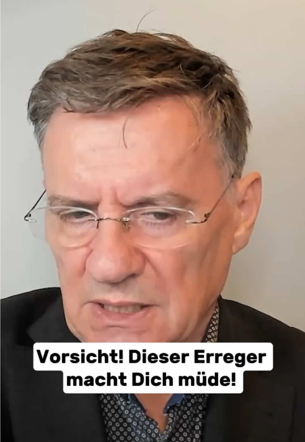 Fühlst du dich ständig erschöpft und müde? 😴⁠ ⁠ Dann könnte es an einem versteckten Erreger wie Bartonellen liegen!⁠ ⁠ Was sind Bartonellen?⁠ ⁠ • Bartonellen sind Bakterien, die durch Zecken, Flöhe oder Katzenkratzer übertragen werden können.⁠ ⁠ • Sie können vielfältige Symptome verursachen, darunter Erschöpfung, Fieber, Muskelschmerzen und sogar unspezifische Beschwerden wie Konzentrationsprobleme oder Schlafstörungen.⁠ ⁠ 🤔 Wusstest du?⁠ ⁠ Viele Menschen tragen diesen Erreger chronisch in sich, ohne es zu bemerken. Die Symptome werden oft nicht direkt mit Bartonellen in Verbindung gebracht, sodass die Diagnose häufig übersehen wird.⁠ ⁠ #bartonellen #chronischeerkrankungen #gesundheit #immunsystem #müdigkeit #erschöpfungsdepression 