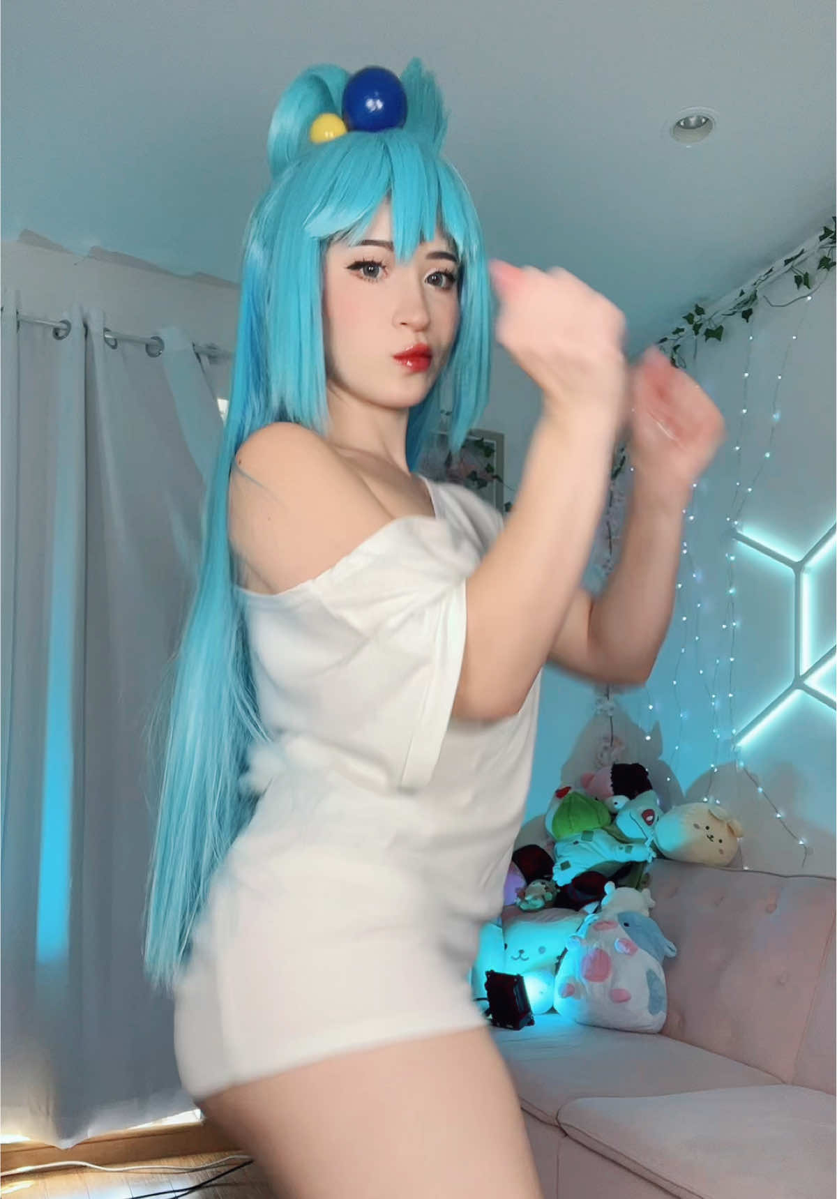 aqua being useless? #konosuba #konosubaaqua #konosubarashiisekai #konosubacosplay 