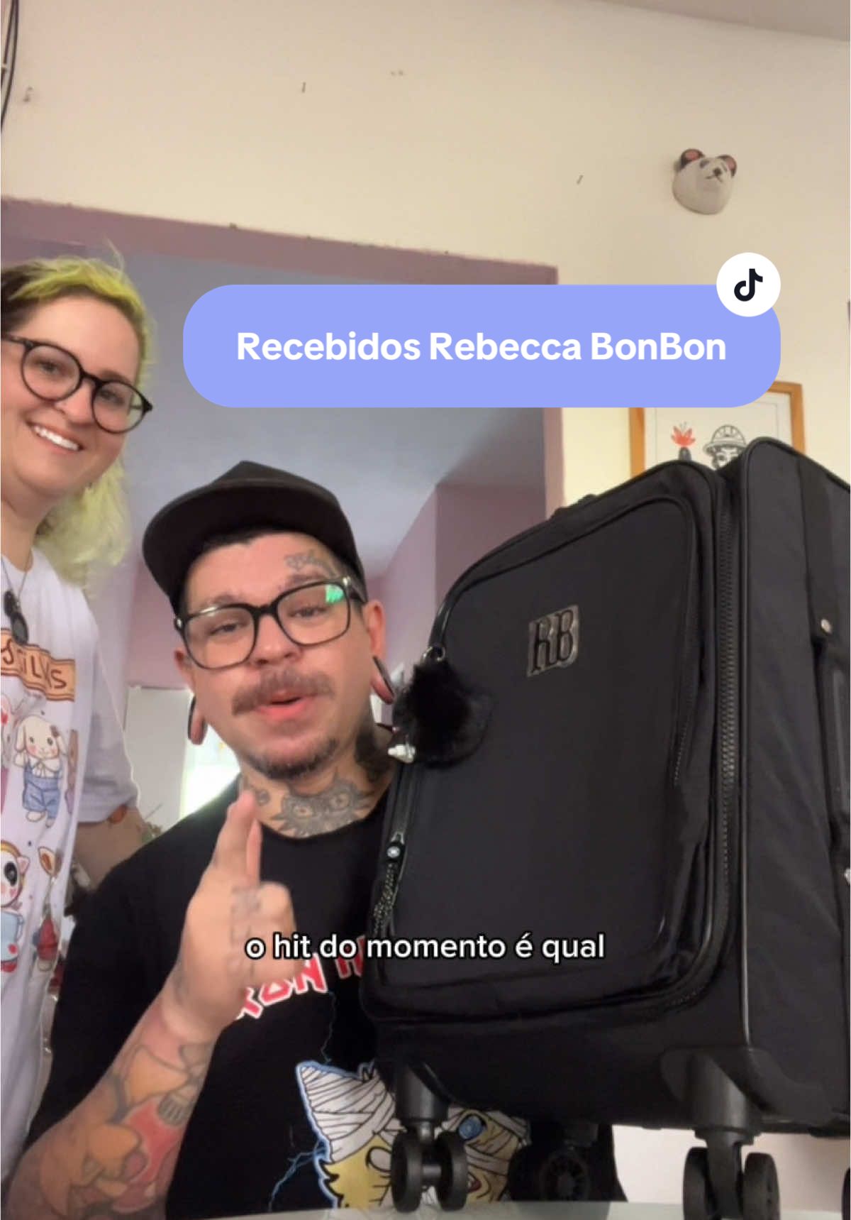 Chegou o momento do criador do hit do momento ser mimado também (roubarei tudo). @Rebecca Bonbon  #rebeccabonbon 