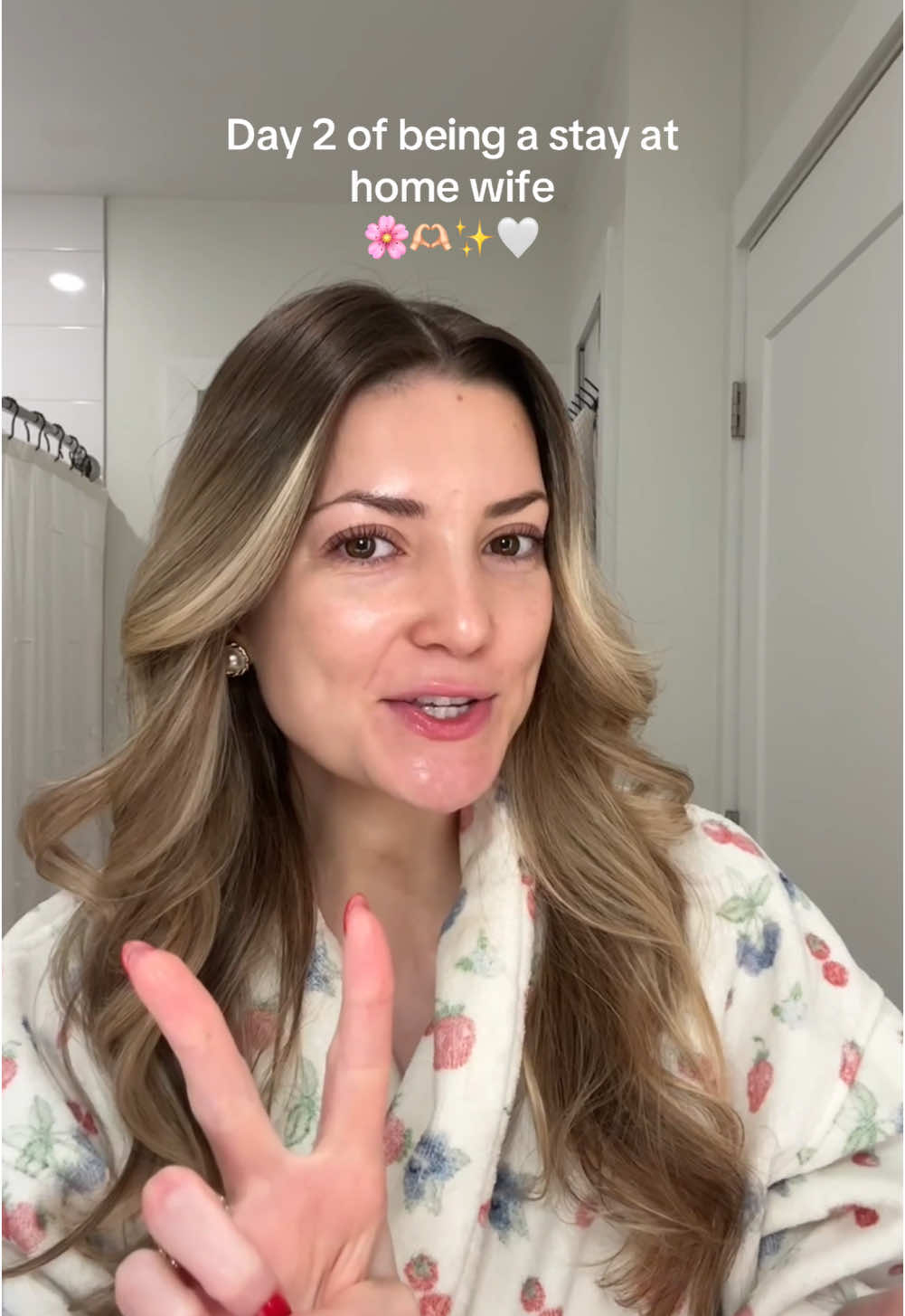 Day 2 of being a stay at home wife I guess?? Idk what to do with myself anymore 😅  #stayathomewife #sahw #sahwlife #contentcreator #influencer #gettoknowme #layoff #laidoff #fyp 