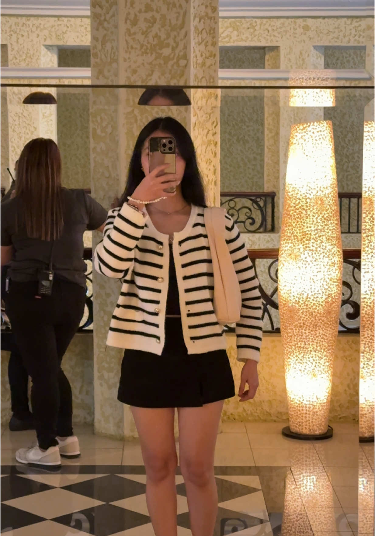 you'll never go wrong sa cardigan na 'to! Such a life saver kung lamigin kaaa #cardiganoutfit #stripescardigan #cardiganloosestyle #cardiganforofficeattire #cardigankoreanoutfit #trendingvid #viral #outfitinspo #knittedcardigan #knittedlongsleeve 