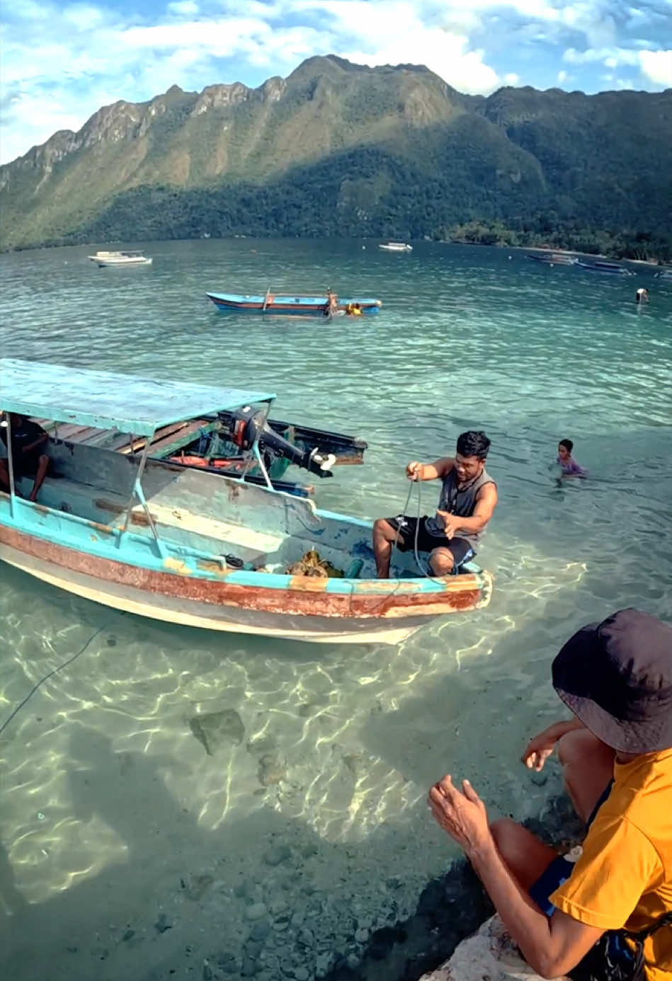 Kalian tu memang harus ke sini🍃 🏝️Negeri Saleman - Maluku #maluku #pulauseram #orabeach #negerisaleman 