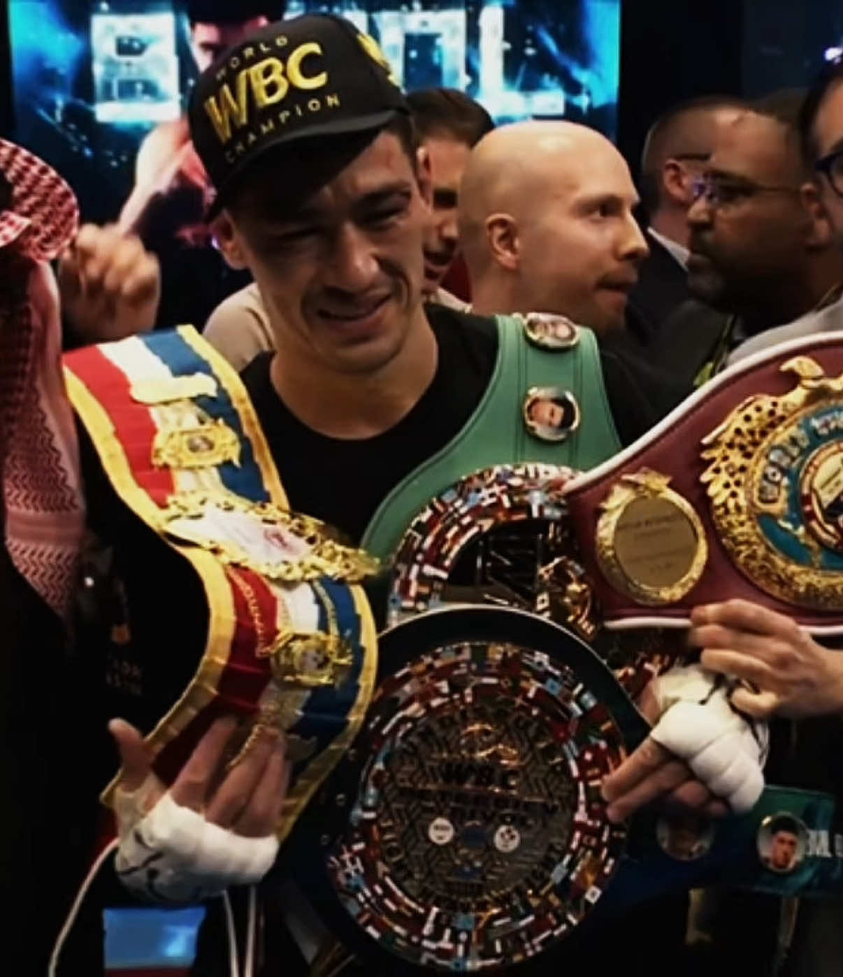 Bivol officially beats Beterbiev and takes all his belts 🤯#CapCut #beterbiev #bivol #rematch #championship #wwc #wbcboxing 