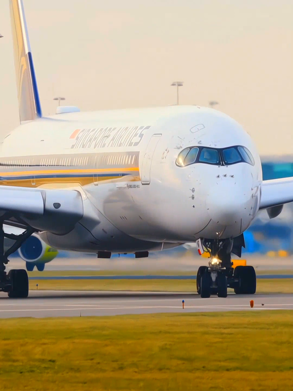 Singapore Airlines Airbus A350 Taxi and takeoff  #takeoff #A350 #singaporeairlines #air #airline #aviation #avgeek