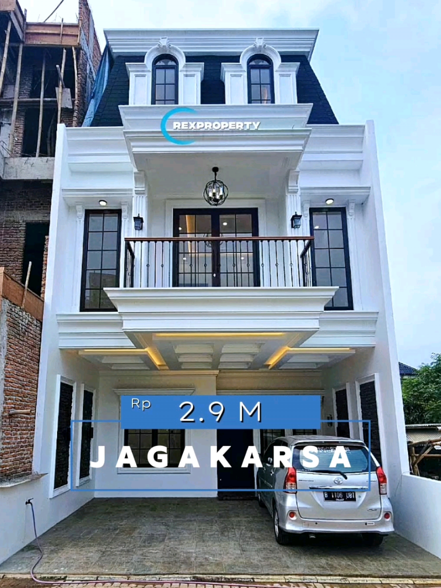 Rumah Mewah American Classi 3 Lantai  Exclusive Townhouse Pinggir Jalan Utama Jagakarsa Jakarta Selatan * Bangunan 3 Lantai * Luas Tanah : 90 m² * Luas Bangunan : 200 m² * Kamar Tidur : 4+1 * Kamar Mandi : 4+1 * Rooftop * Carpot 2 Mobil * Bangunan Full Bata Merah * Security 24 Jam * One Gate System  °°° Harga : Rp  2.9 M Nego ° Lokasi Strategis ° Townhouse Exclusive ( Total 106 Unit ) ° Pinggir Jalan Utama ° Row Jalan Townhouse 6.5 Meter ° Listrik Underground  ° Dekat Pintu Tol  ° Dekat Busway Ragunan ° Dekat Pintu Tol  ° Dekat Perkantoran tb.simatupang LEGALITAS :  - SHM - IMB - PBB Info Survey : Fuad  085335354250 #rexproperty #rumahmewah  #americanstyle #rumah  #rumahjaksel #rumahjakarta  #rumahmurahjakarta #fyp  #videoviral #jagakarsa  #rumahclassic #homes 