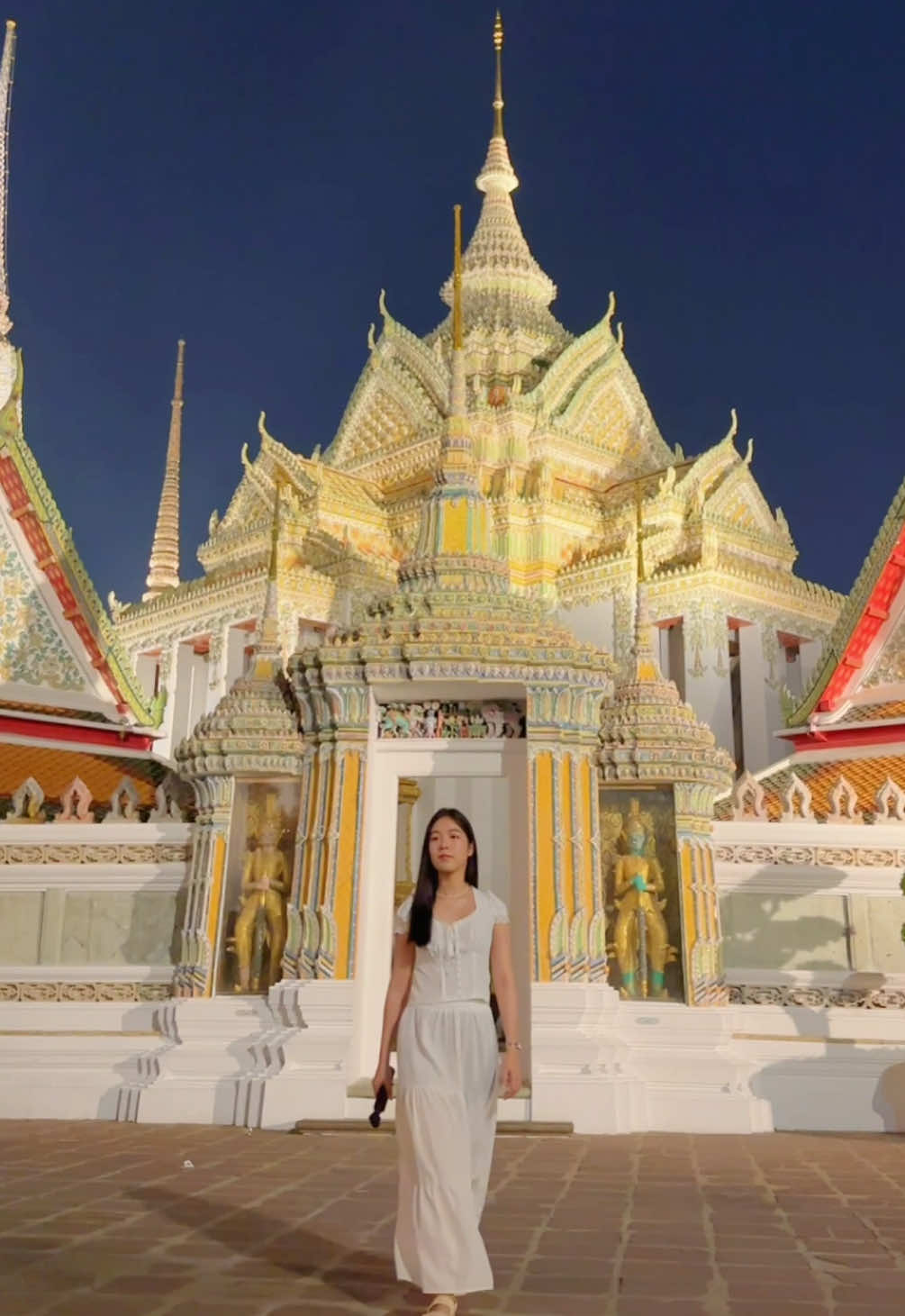 วัดโพธิ์ Wat Pho at night the heart of Bangkok's timeless beauty. Opening hours 8.00-19.30  #temple #watpho #thailand #thailand🇹🇭 #thailandtravel #travelthailand #วัด #วัดสวย #วัดโพธิ์ #เที่ยวกรุงเทพ #เที่ยววัด #วัดกรุงเทพ #กรุงเทพมหานคร 