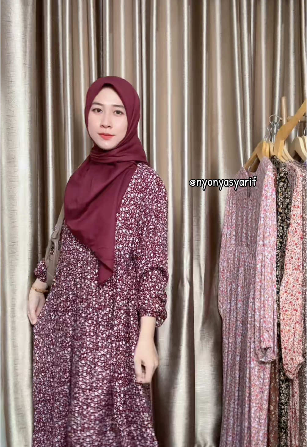 Misni marun sudah bisa dipinang ya kaka2 😘 #outfitmuslimah #mididress #dress #fyp #ootdhijab #gamiskekinian #TikTokLIVE 