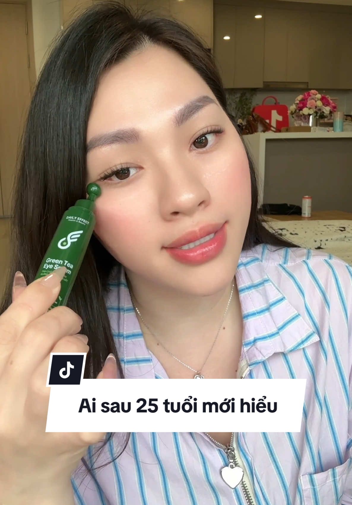 Ai mà trên 25 tuổi sẽ hiểu, nên mấy bà tham khảo thử em serum Green Tea này nha, hỗ trợ cải thiện thâm mắt, bọng mắt, da nhăn,.... còn cấp ẩm cho vùng mắt nữa đó. Nhưng mà nhớ là dùng cái gì cũng phải có đi kèm với thói quen sinh hoạt thông minh ngủ sớm, ăn đủ đó nha. Cả 1 quá trình đó ☺️ #xuhuong #muataitiktok #skincare #skincareroutine #skincaretips #duongda #duongdamat #thammat #trithammat #chamsocda #chamsocdamat #chamsoccanhan #baovesuckhoechudong #muataitiktokshop 