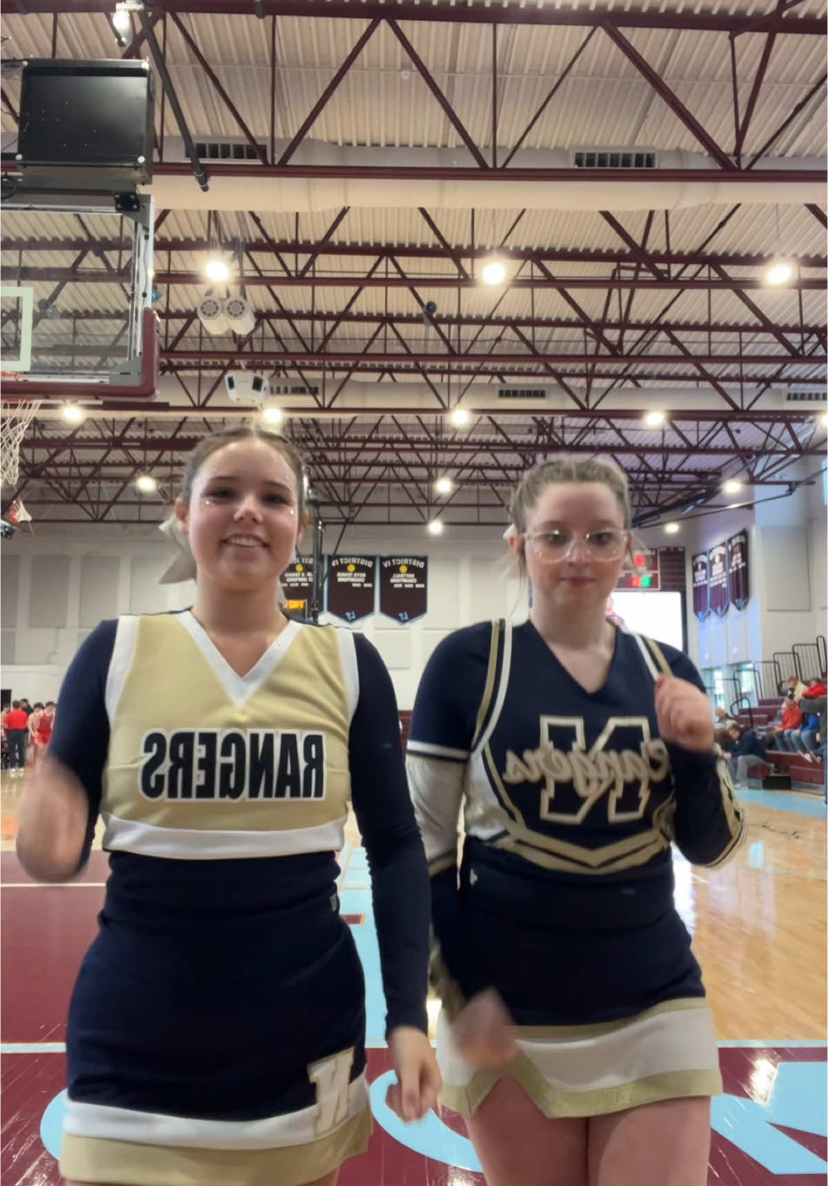 me n my livy🥰 #gameday #cheerleader #fyp #basketballseason 
