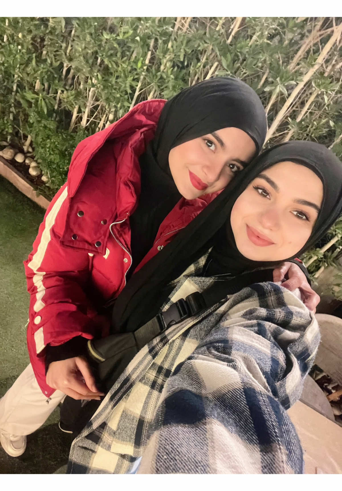 انت الحاجه الوحيده اللي أنا حوشتها ♥️♥️ @Lol #friends #Love #sisters 