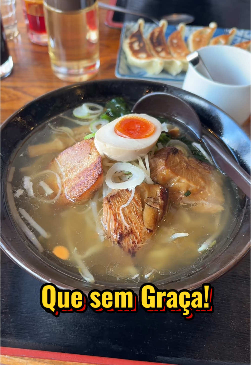 Quem vê caldo transparente não vê sabor! 😂 #ramen #comidajaponesa #comidaderua #streetfood #japao #restaurante #receita 