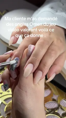 Absolument fan 😍 Tout est fait à la main même le stickers 🖌️ bijoux by : @JOAILLIA 🌸✨ #ongles #omen #Valorant #valorantnails #omenvalorant #nailart #jeuvideo #gaming #nailart #cateye #airbrush #CapCut #foryouu 