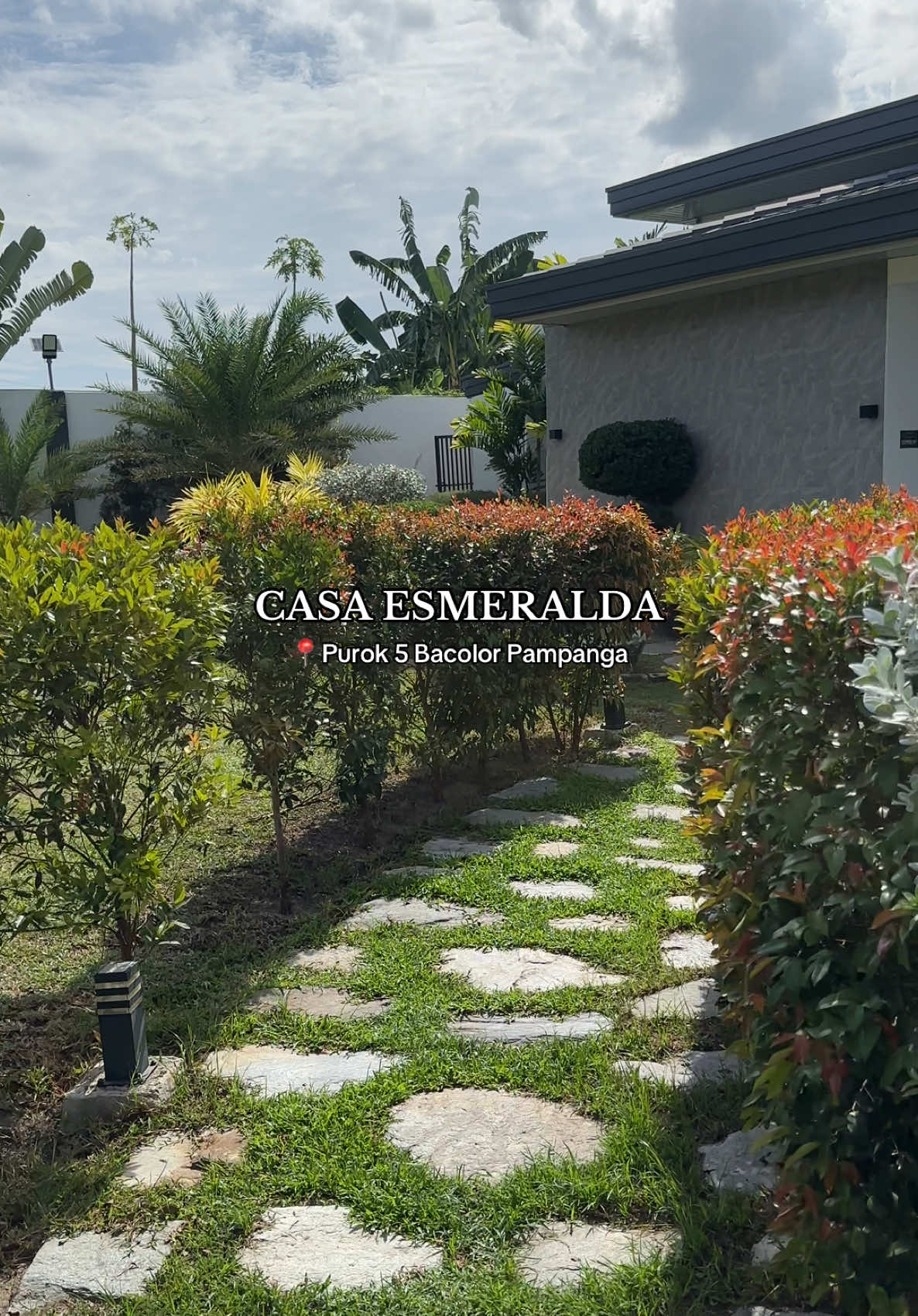 Take your summer break here at @Casa Esmeralda 🌴 Villa in frame: Casa Esme 📍Purok 5 Bacolor, Pampanga (wazeable) 👨‍👩‍👧‍👦 good for 18pax (4bedrooms) 💧 Private Pool #privatepoolvilla #staycation #pampangastaycation #privatevilla #pampanga #pool #privateresort #whereinpampanga 