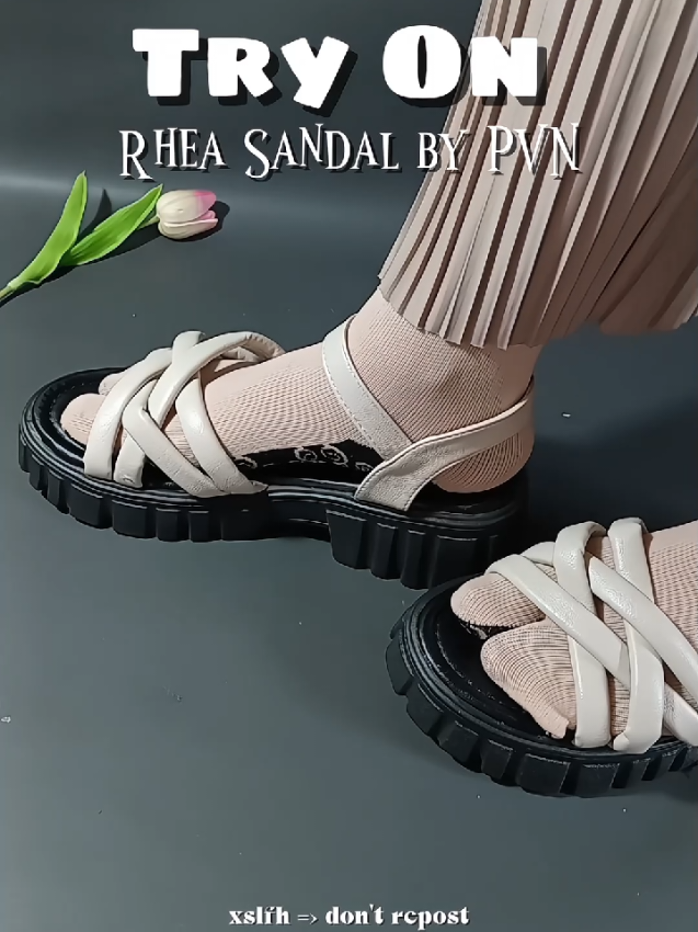 Nyaman bangettt🫨 #sandal #sandalwanita #sandaltali #sandaltinggi #sandals #rekomendasisandal #rekomendasioutfit #rekomendasisandalwanita #sandallebaran 