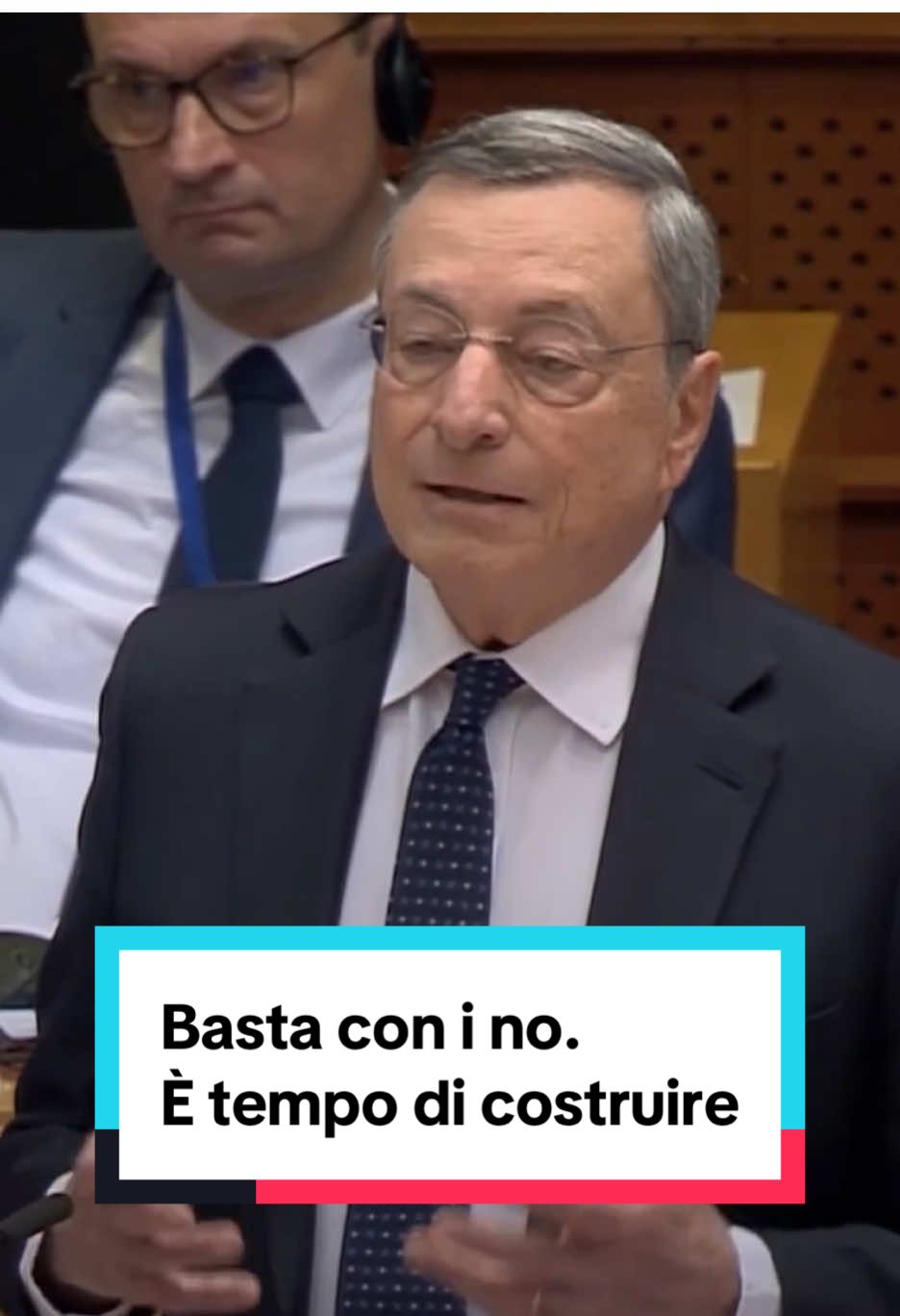 Un’Italia rivolta all’Europa. Questo spezzone dell’intervento di Draghi ha invaso i social negli ultimi giorni. E c’è un motivo: il suo richiamo all’azione, al “fare qualcosa” e allo smettere di “dire no a tutto” risuona con chi pensa che l’Europa debba essere un motore di crescita e di innovazione, non un labirinto di veti e burocrazia. Con chi è stanco di un dibattito politico fermo e fondato sull’appartenenza a una o all’altra fazione. C’è un’Italia che crede nel futuro, che vuole un’Europa più forte, più coraggiosa, capace di cogliere le sfide globali invece di evitarle. Un’Italia che vuole mettere al centro il merito, la crescita e l’innovazione.  Noi siamo qui per darle voce. Basta dire no. È tempo di costruire. 8 marzo 2025. Roma. Vi aspettiamo. #liberal #liberalismo #democrat #europe #draghi 