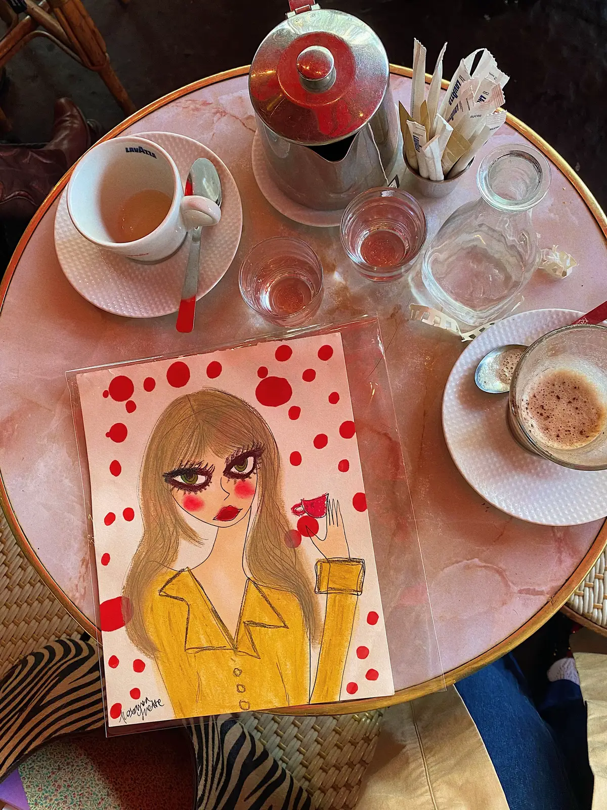 coffee dates with the coolest @thealexandrayvette and shopping at rouje 🤭♥️🌹 thank you so much for the most iconic portait 🥺💌 #aesthetic #paris #parisianstyle #coquette #rouje #lesfillesenrouje #breakfast #lookdujour #OOTD #janebirkin #janebirkin #janebirkinstyle @Rouje Paris 
