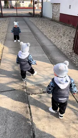 3 kis energiabomba ✨💙💙💙 #mybabys #brothers #tripletsboys #triplets #hármasikrek #myboys #tripletsoftiktok #tripletsoftiktok #tripletsmom #fy #foryou #tripletslife #boys 