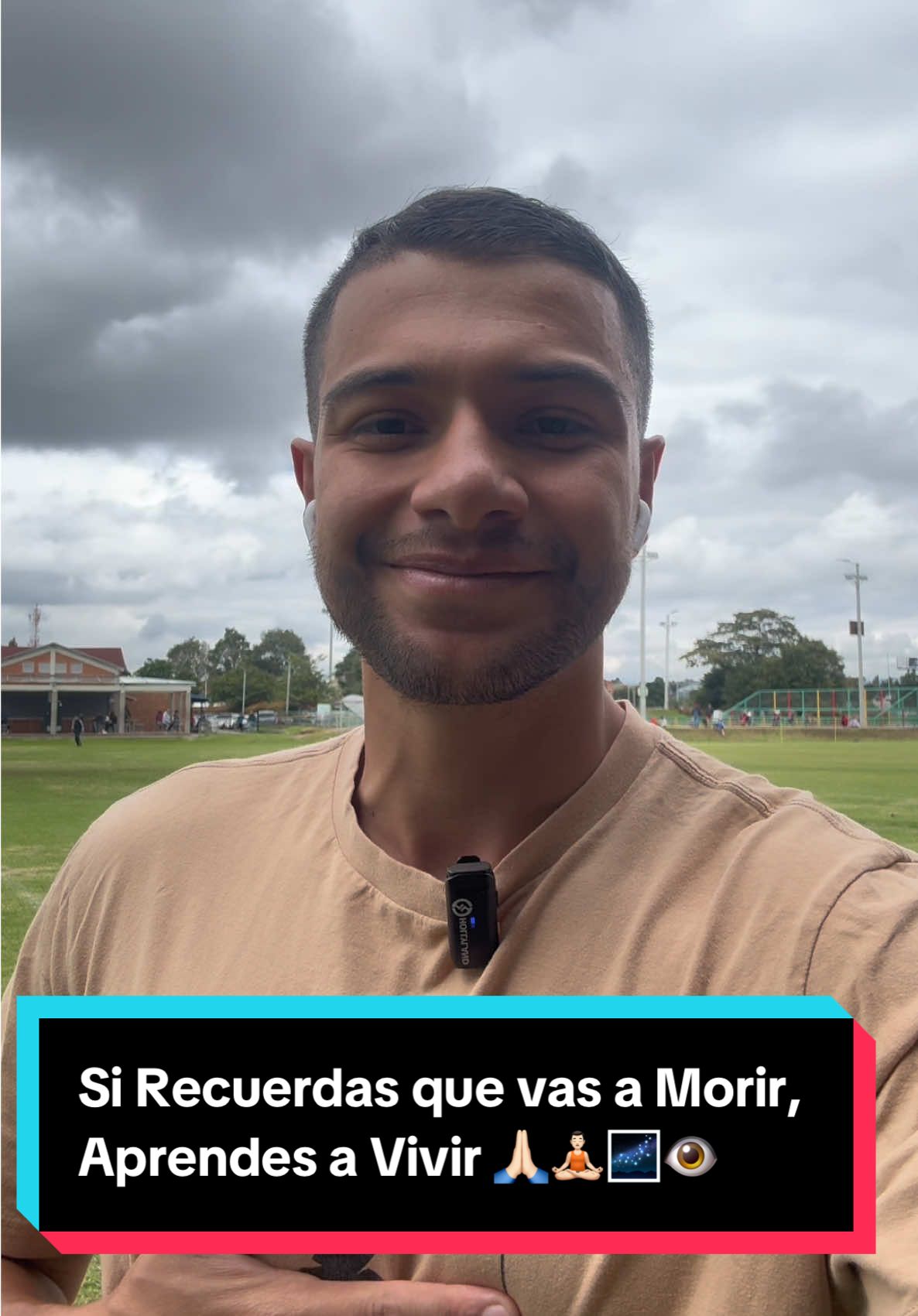 Cuando sueltas el control y fluyes con la vida, todo cambia 🧘🏻‍♂️ Memento mori: recuerda que vas a morir, pero también memento vivere: recuerda que estás vivo AHORA 🙏🏻 Ama tu destino, confía en el proceso y vibra en amor, Ahí es donde realmente sales del sistema 🫂👁️❤️‍🔥 #Despierta #CreaTuRealidad #Consciencia #WakeUp #Abundancia #Mindset #DesarrolloPersonal 