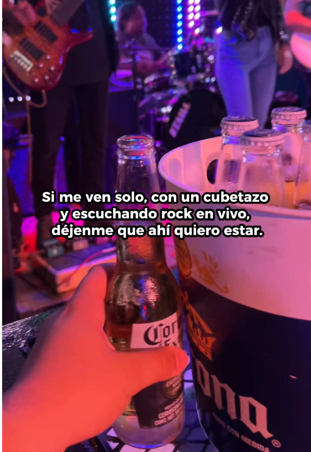 A veces uno no necesita más nada que ir a Garage a disfrutar de la banda en vivo 😎 #rock #rockespañol #karaoke #retro #80s #antro #mexico #parati #bandaderock #foryoupage 