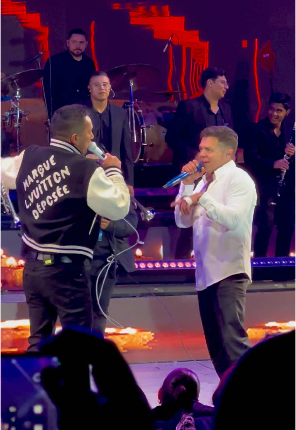 otro videito, grabe casi todas jaja #saltillocoahuila #juntos #jorgemedina #josicuen #concierto 