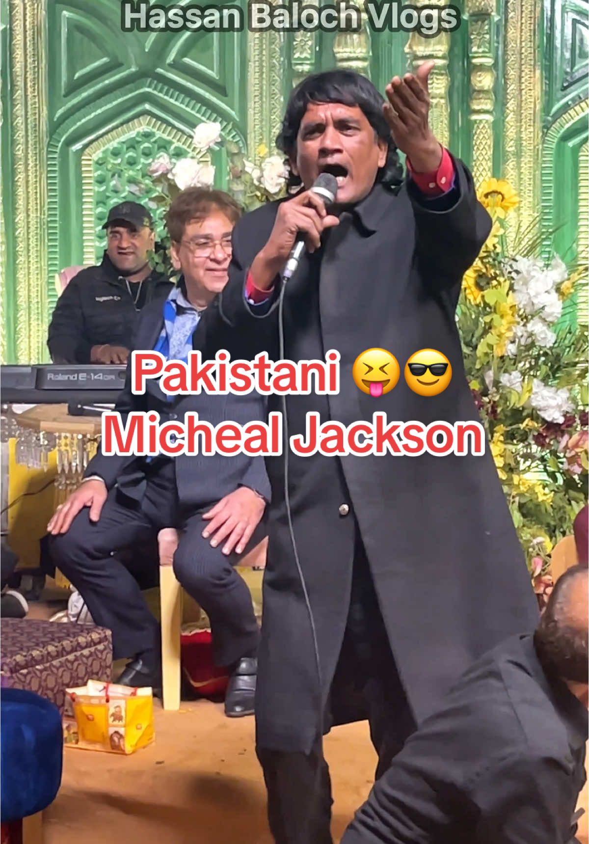 Pakistani micheal jackson😎😝#michealjackson #pakistani #funnyactor #stage #laugh #hassanbalochvlogs #foryou #fyp #foryoupage #viral #tiktok #new #funnyacting 