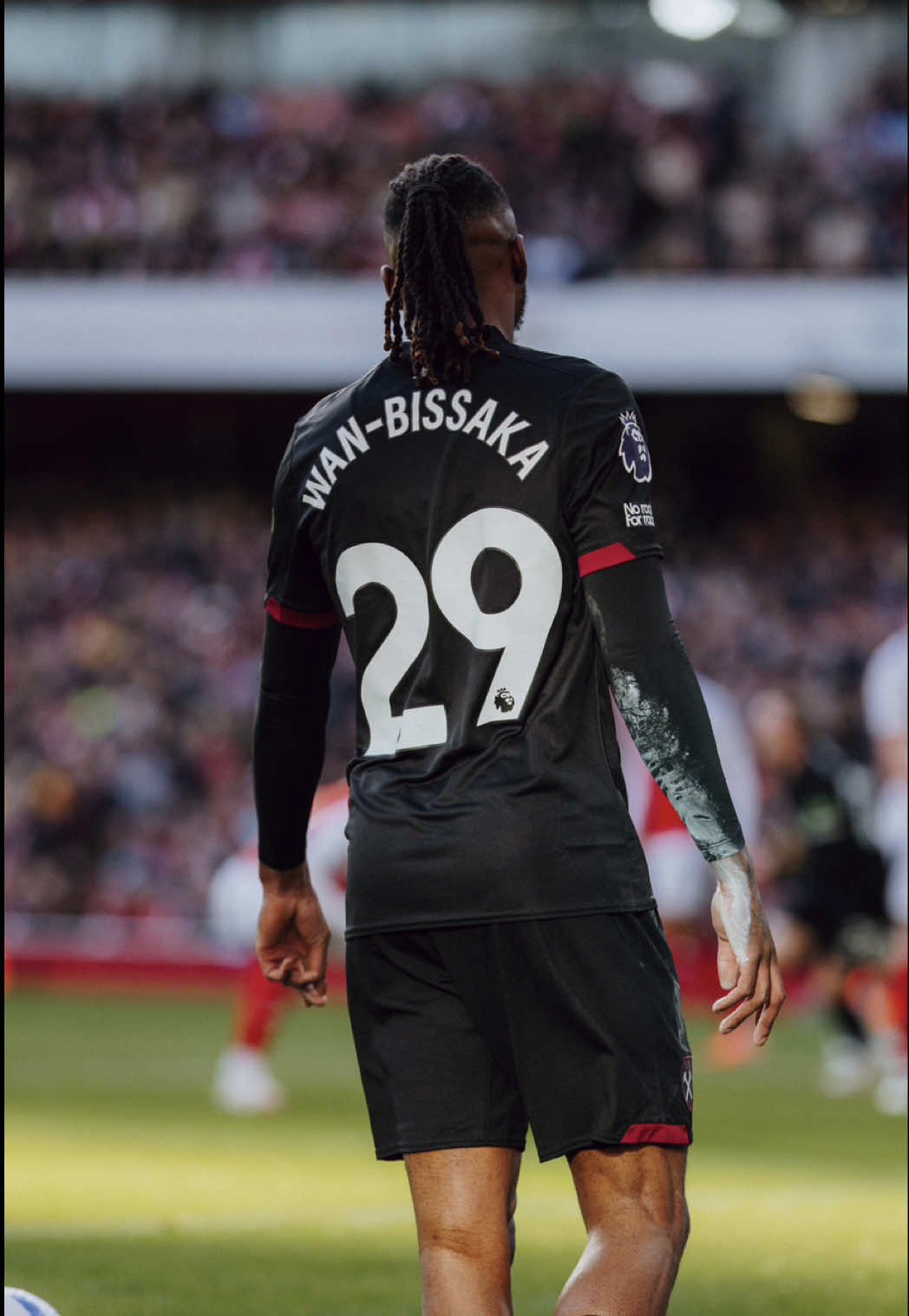 A moment for this AWB assist 🤩                  #WestHam #Football #WanBissaka