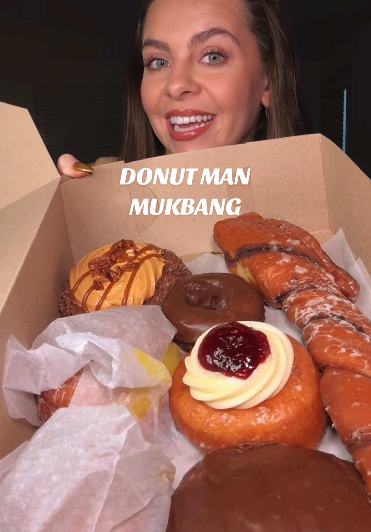 DOES DONUT MAN HAVE THE BEST DONUTS IN ALL OF CA?? 🍩😋 #donutmukbang #dessertmukbang #gourmetdonuts #viraldessert #viralfood #satisfying #foodasmr #eatwithme #donuts #giantdonut #Foodie #donutman 