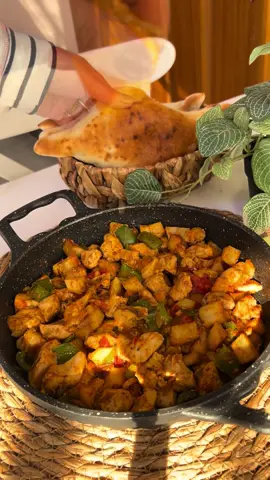 للمحتارين بأكلة تجهز بدقايق شكد طيبة وسهلة وسريعة والطعم يجنن 🤤  #جلفراي_دجاج #اكسبلورexplore #اكسبلور #الشعب_الصيني_ماله_حل😂😂 #تيك_توك_ #وصفاتي 