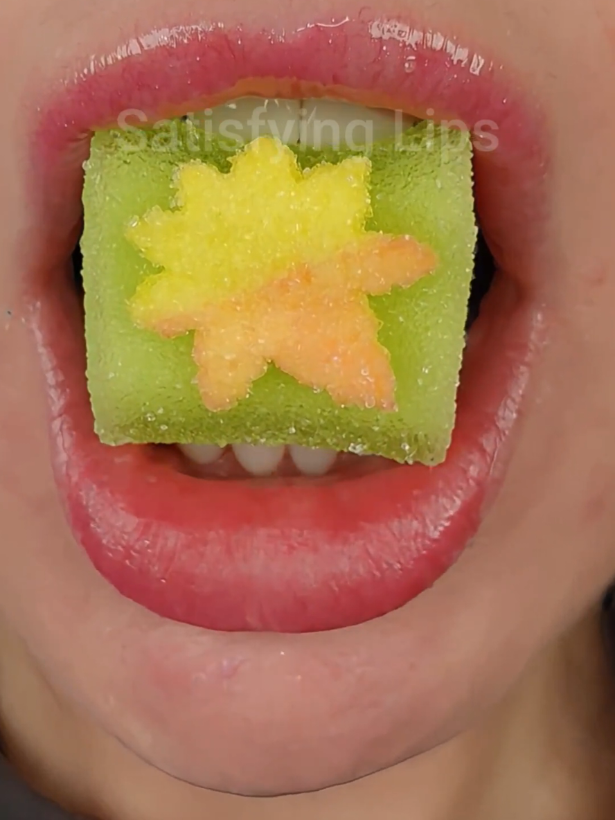 ASMR Satisfying Eating Sounds #asmr #oddlysatisfying #satisfyinglips 
