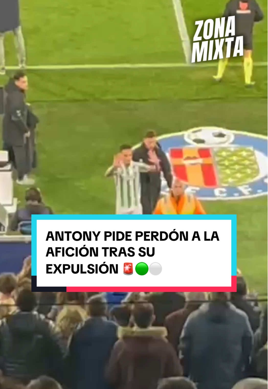 🙏🟢⚪️ ANTONY PIDE PERDÓN TRAS SU EXPULSIÓN. 🟥 El brasileño fue expulsado en el descuento del partido y no podrá estar disponible para el partido contra el Real Madrid de la semana que viene. 📹 @fransc06 | #ZonaMixta #RealBetis #Betis #RealMadrid #Madrid #Getafe #Antony 