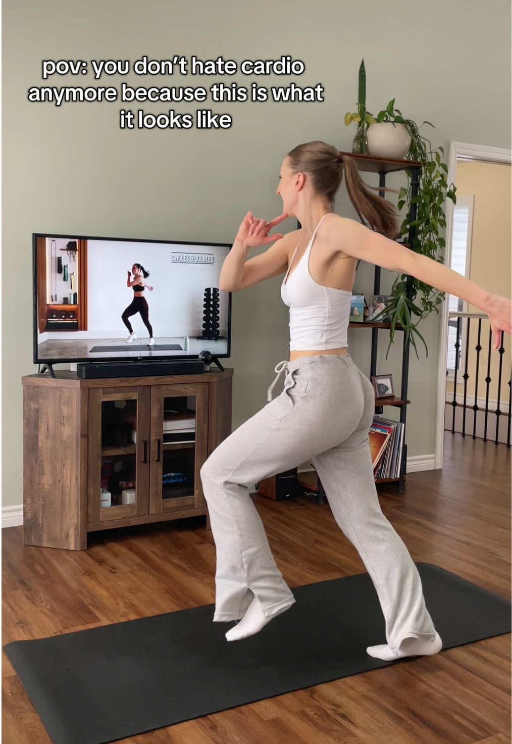 if this isn’t what cardio day looks like… I DON’T WANT IT 🙅🏼‍♀️ this 30 minute class FLIES by because of how much fun it is. #homeworkout #cardio #cardioworkout #madfit #fitnessmotivation 