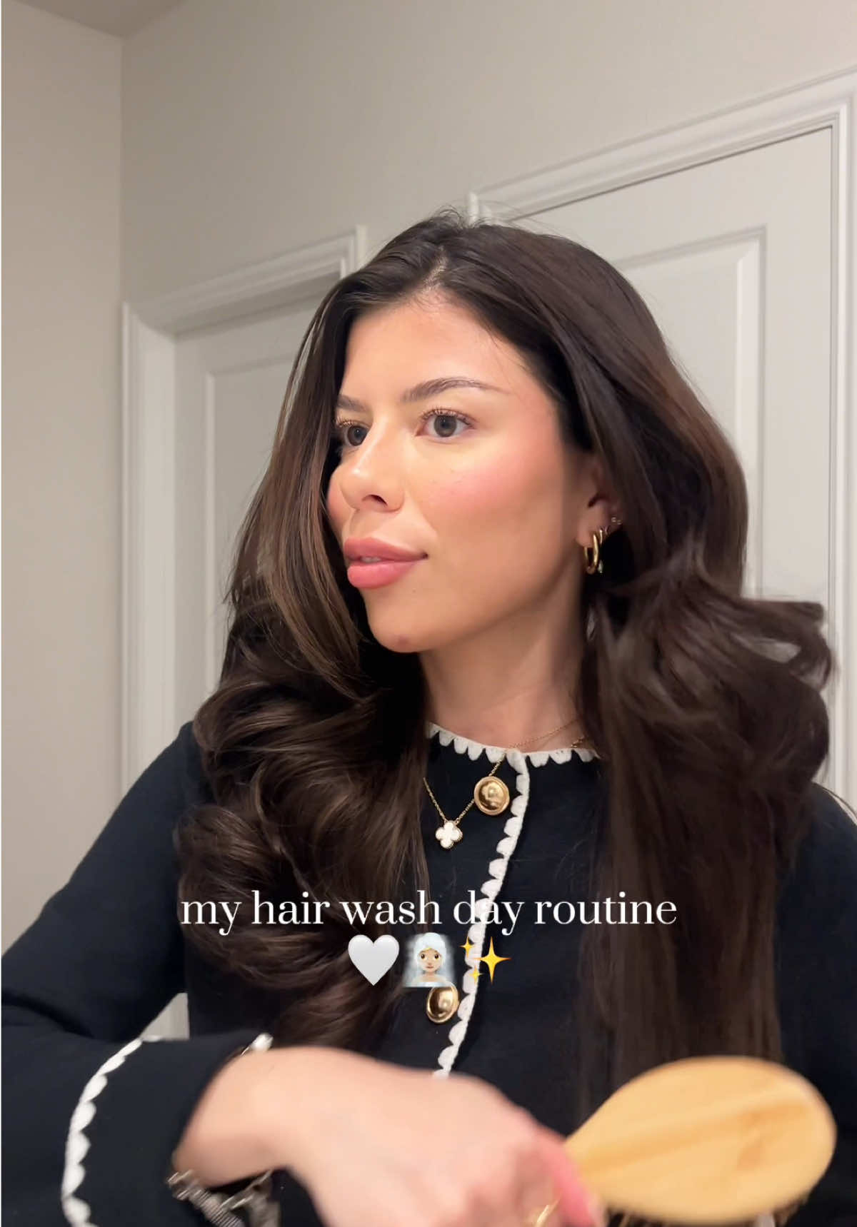 Asmr hair wash day 🤍 #hair #hairstyle #hairtok #hairtutorials #routine #hairtransformation #cleangirl #asmrtiktoks #asmrsounds #CleanTok #vlogs #Vlog #dailyvlog @Gisou @Oribe @Living Proof, Inc. @Shark Beauty @Tangle Teezer US @K18 Hair 