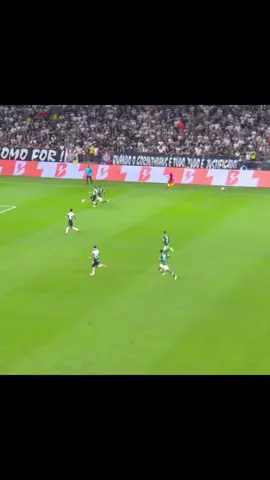 Como que perde um gol desse kkkkkkkkkkkk #yurialberto #sccp #corinthians 