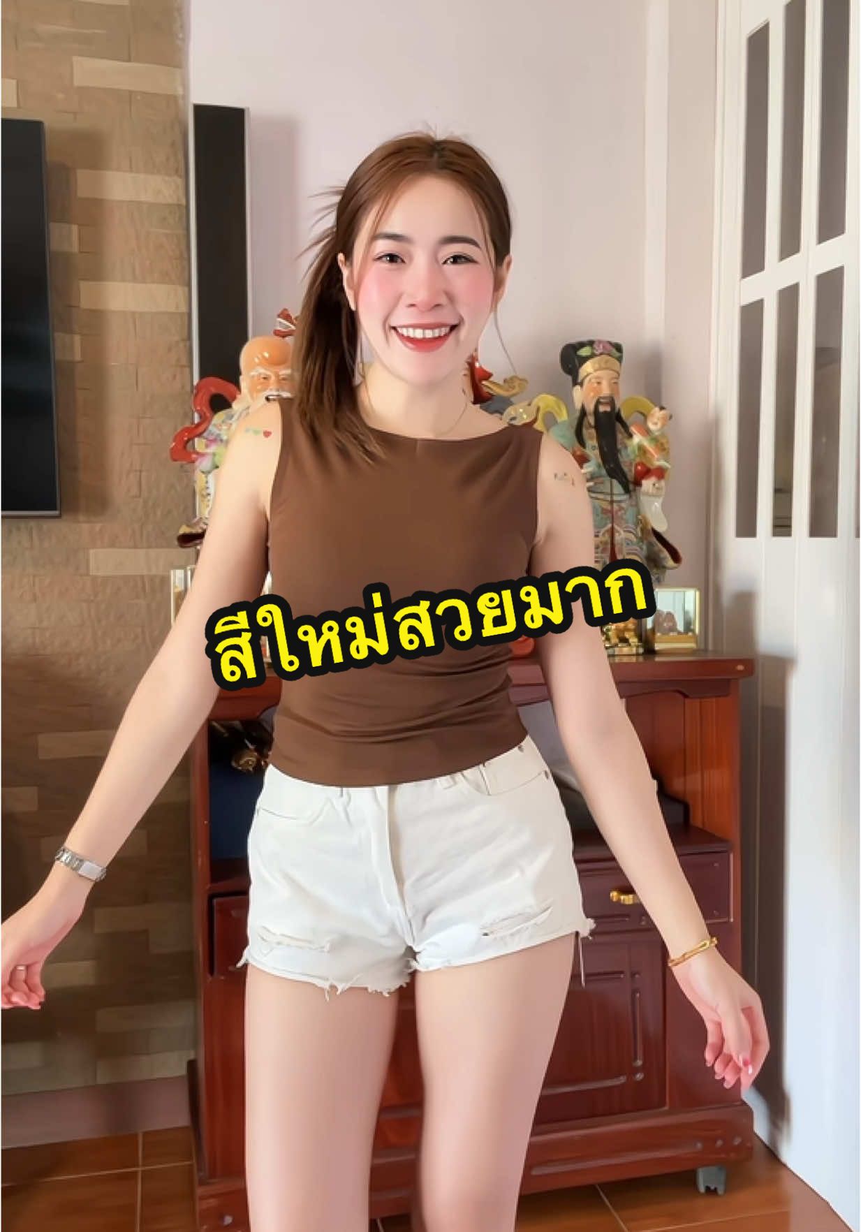 #เสื้อผ้าแฟชั่น #เสื้อผ้า #เสื้อผ้าผู้หญิง #เสื้อกล้าม #เสื้อแขนกุด 