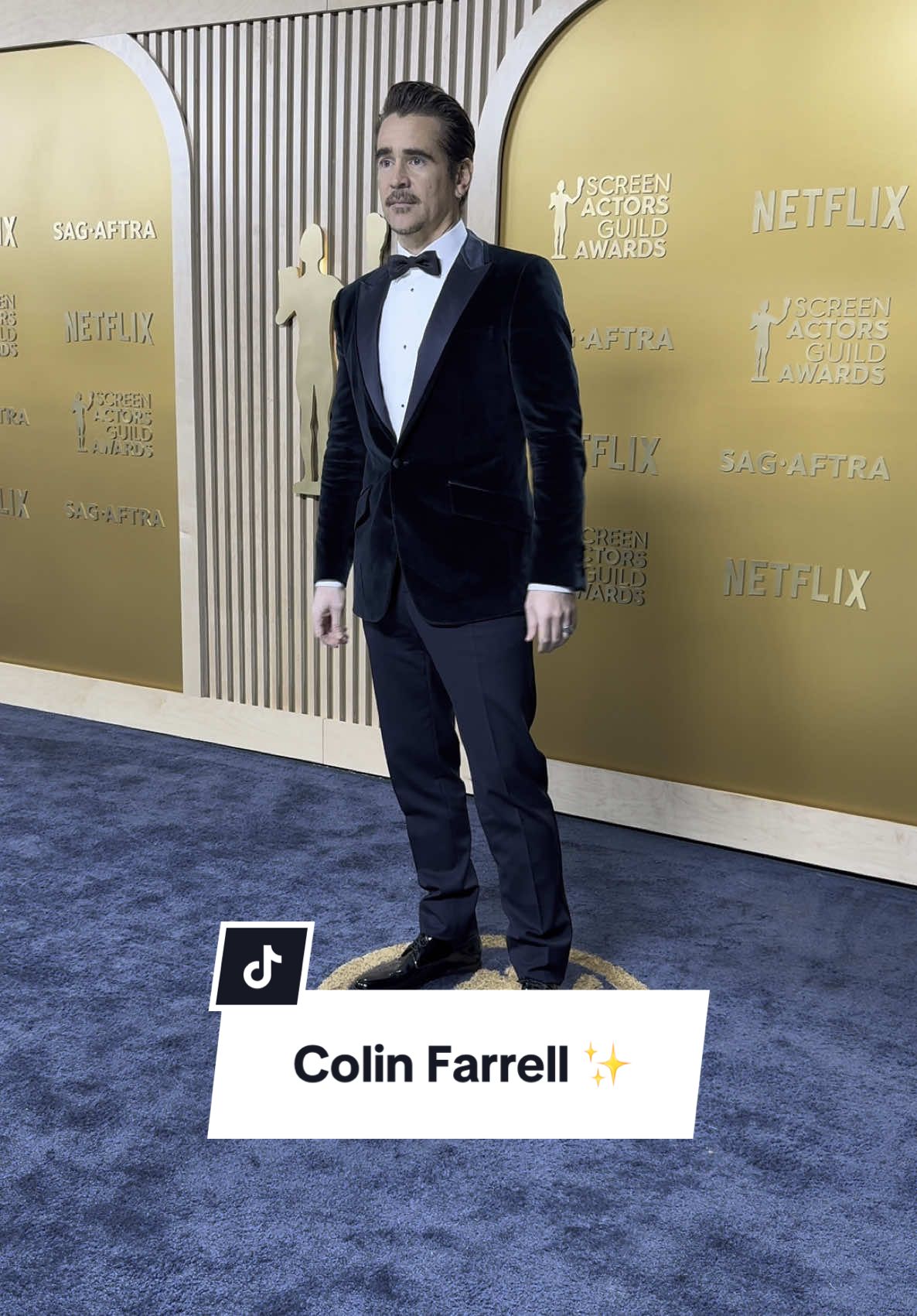 Colin Farrell poses on the carpet at the 2025 SAG Awards #colinfarrell #sagawards #2025 