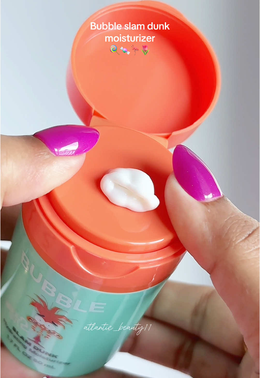 Bubble’s Slam dunk moisturizer has been one of my favourites for treating my dry skin this season. It is so smooth and makes my skin feel really soft. The applicator is the best part and it makes it more hygienic and efficient.  Being a bubble ambassador now is so fun 🍭💖 If you would like to join the bubble community - link is in bio 🩷🌷 You can also use my code ANUSHSHAFZZB on bubble website for your first time orders 💖🛍️ @Bubble Skincare @Bubble Insiders  #bubble #bubbleambassador #bubbleinsiders #bubbleskincare #skincaretips #skincare #skincareproducts #winter #dryskin #moisturizer #slamdunk #insider #asmr #glowy #glowyskin #asmrcommunity #beautybloggers #ugc