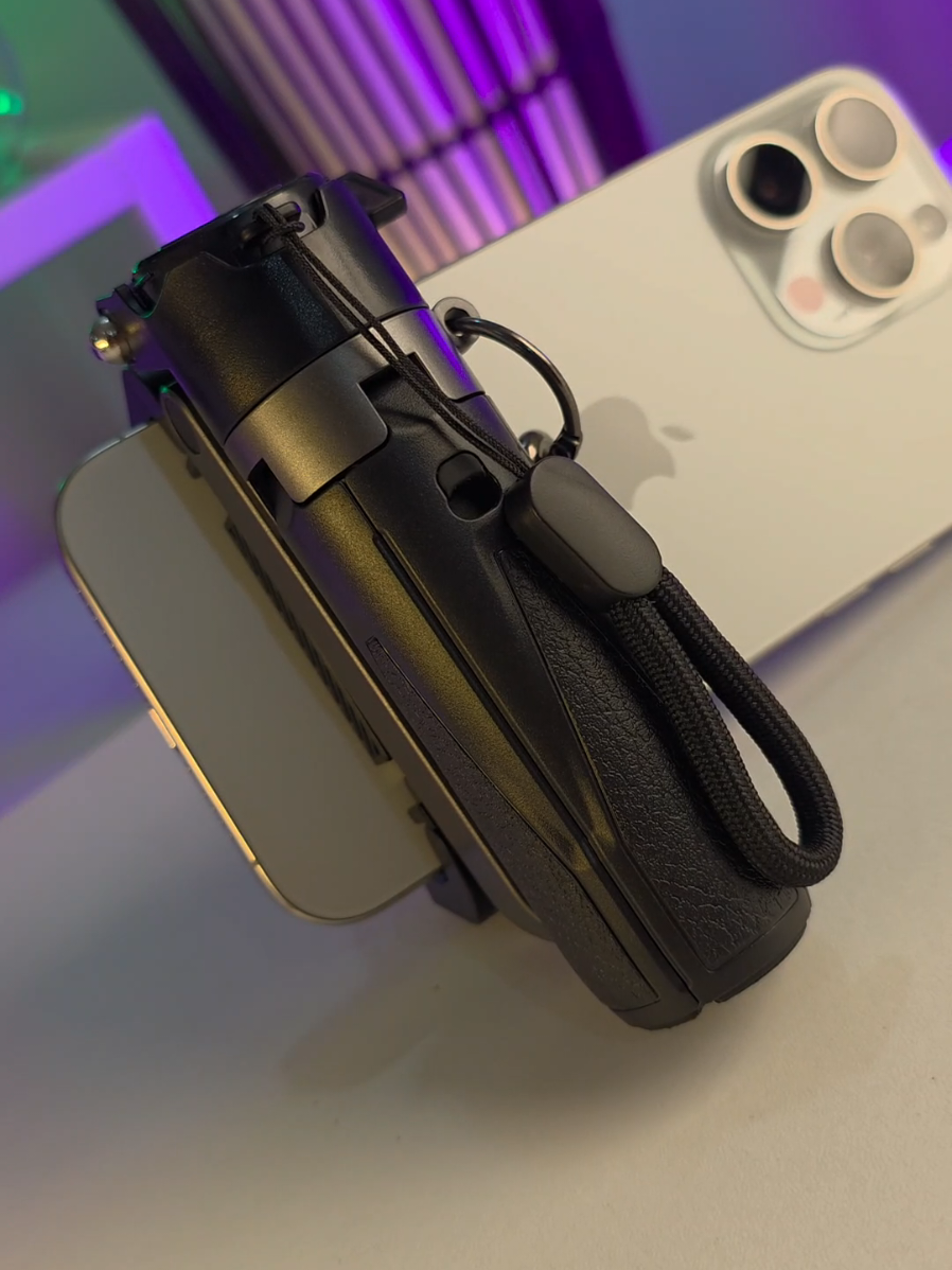 Supa kyutt.. #phonegrip #tripod #selfistick #vlogging #photography 