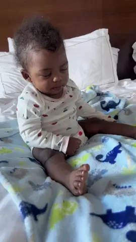 He doesnt sleep at night so he ends up being exhausted during the day and can’t keep his eyes open. He was struggled this day so I let him take a nap. #sleepybaby #naptime #babiesoftiktok #mysonshine #boymom #nightowl #dozingoff #fyp #viraltiktok #funnymoments #adorablebabies 