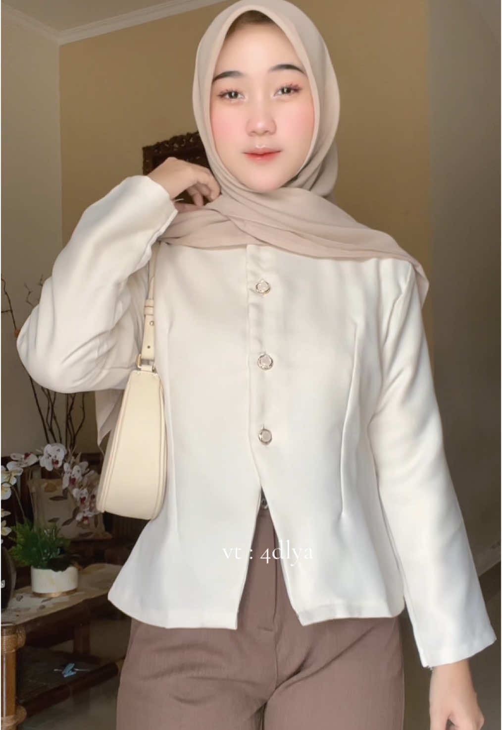 rekomen outfit bukbeerr😋🤍🫶🏻 #bukber #bukberbarengtemen #blouse #puasa 