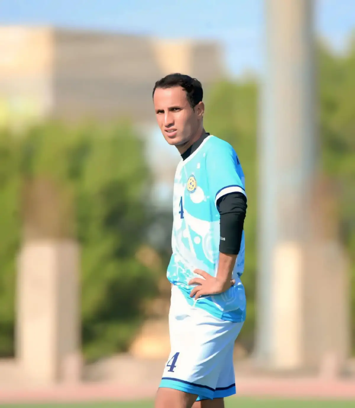 احسن الظن في الناس وكأن كل الخير فيهم، واعتمد على نفسك كأنه لا خير في الناس...  #كرة_قدم  #رياضه 