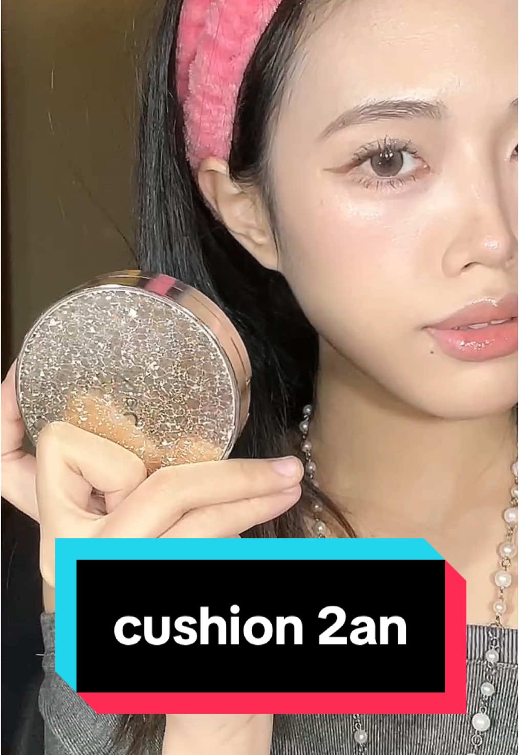 cushion 2an nha mấy gái, mướt phết chứ đùa =))))))) mình dùng màu 23N nhe, thấy undertone khá tiệp luôn ớ, ở ngoài chỉ tối hơn da mình tí tí tí tí thui . . . #annierose697 #goclamdep #cushion #phannuoc #reviewlamdep #2an #kbeauty #reviewlamdep #trangdiem #makeup #dailymakeup 