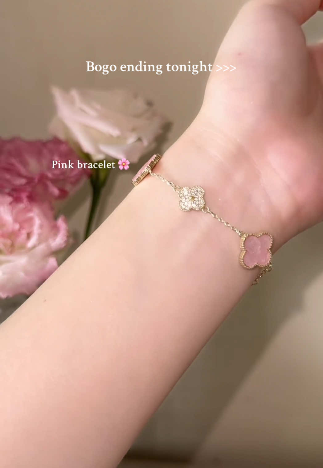 Omg…you need this rn!!! 🌸✨#bracelet #pink #sakura #jewlery 