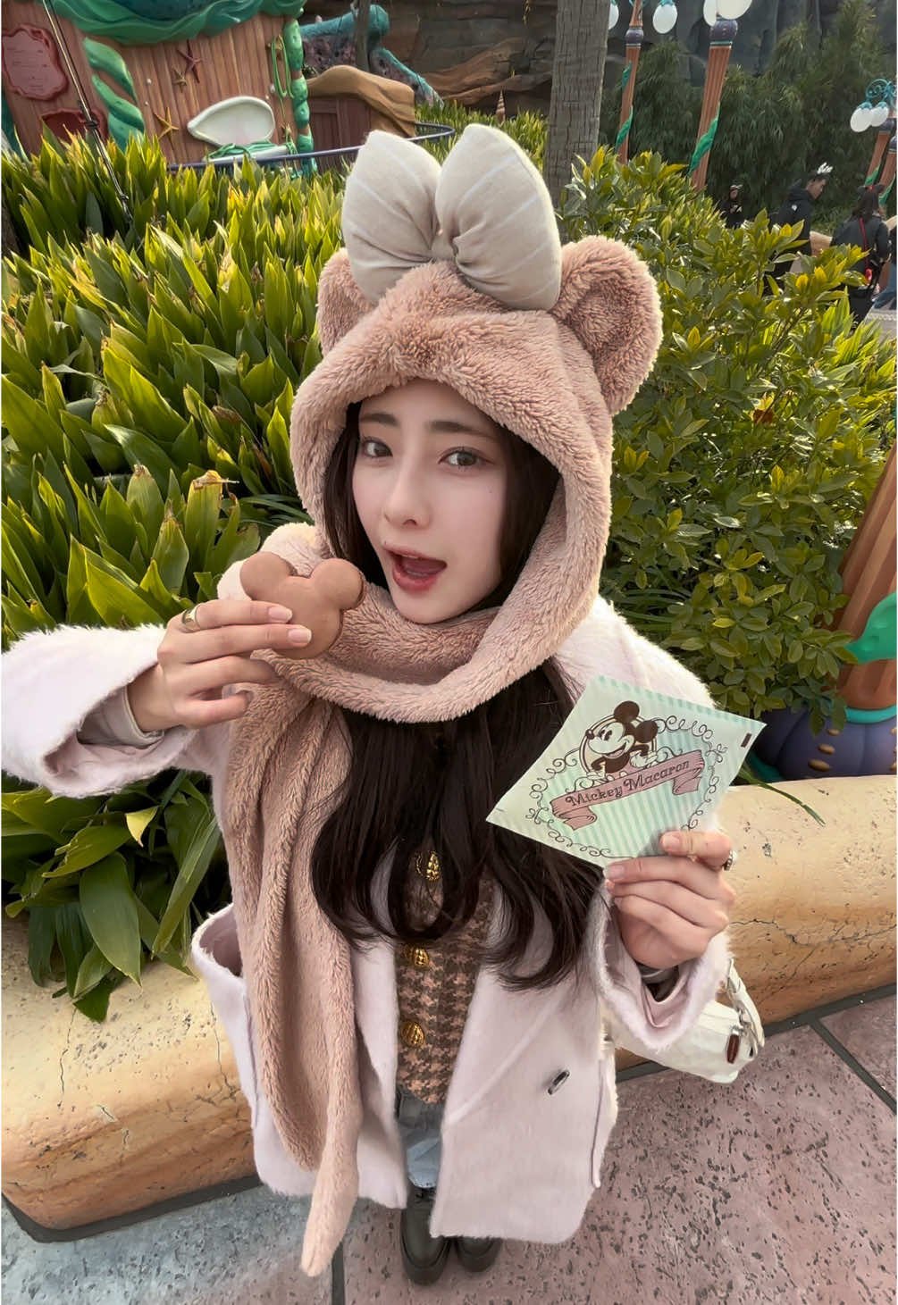 ミッキーマカロンが1番お気に入り🐭🍫♥️#ディズニーシー #ディズニーシーグルメ 