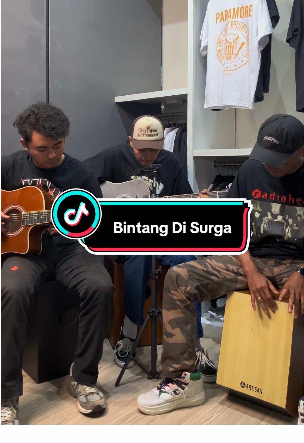 Bintang di surga 💫 #nongkrong #tongkrongan #artisanguitar #artisanguitarindonesia #fyp #gitarakustik #trending #viral #akustik #coverlagu #peterpan #noah #bintangdisurga 