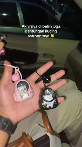 Lucu banget gantungan kucing astronotnya bisa menyala 🫶🏻🐱 #ganciastronot #gancikucing #gantungankunciviral #gantungankunci #gantungankuncicouple 