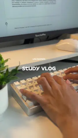 🎧 study • writing paper and  transform your writing with @uncheck  #univlog #mornings #studyok #studying #productivity #morningproductivity #livingalone #college #uncheckai #AIWritingTool