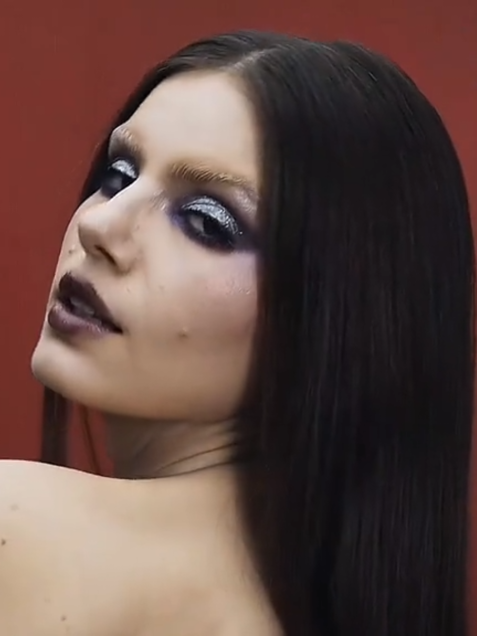 ♱