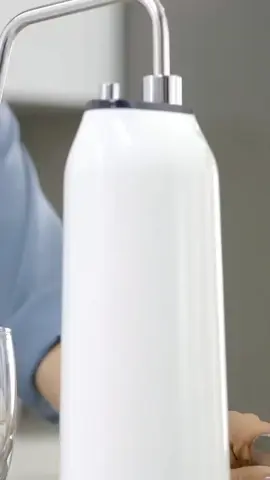 💧Descubre la Mejor Agua Filtrada con Rena Ware!💧 La hidratación es fundamental para mantener una buena salud y bienestar. En **Rena Ware**, te ofrecemos la mejor solución para obtener agua filtrada de alta calidad, asegurando que cada gota que consumes sea pura y saludable. #### **Beneficios del Agua Filtrada de Rena Ware:** 1. **Salud en Cada Sorbo**: Nuestros filtros eliminan impurezas, metales pesados, cloro y otros contaminantes que pueden estar presentes en el agua del grifo, garantizando una hidratación segura y saludable. 2. **Belleza desde Dentro**: Beber agua filtrada no solo es esencial para la salud, sino que también contribuye a una piel radiante y saludable. La hidratación adecuada ayuda a mantener la elasticidad de la piel y a reducir la aparición de arrugas, brindando un brillo natural. 3. **Bienestar General**: Mantenerse bien hidratado es crucial para el funcionamiento óptimo del cuerpo. El agua filtrada apoya la digestión, regula la temperatura corporal y mejora la función cognitiva, lo que te ayuda a sentirte más enérgico y concentrado. 4. **Sabor Fresco y Natural**: El agua filtrada a través de nuestros sistemas de Rena Ware tiene un sabor limpio y refrescante, lo que te anima a beber más y a mantenerte hidratado a lo largo del día. 5. **Compromiso con el Medio Ambiente**: Al optar por agua filtrada en lugar de agua embotellada, reduces el uso de plásticos desechables y contribuyes a un planeta más sostenible. ### **¡Haz de tu salud y bienestar una prioridad con el agua filtrada de Rena Ware!** Cada taza de agua que consumes es un paso hacia una vida más saludable. Invierte en tu bienestar y en el de tu familia con nuestros sistemas de filtración de agua. #RenaWare #AguaFiltrada #Salud #Belleza #Bienestar #HidrataciónSaludable #CuidadoDeLaPiel #VidaSaludable #Sostenibilidad #AguaPura #Hidratación #CuidadoPersonal 