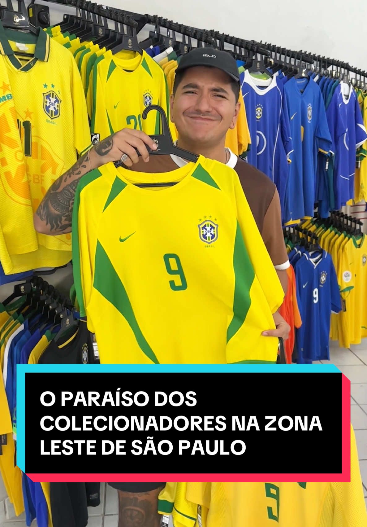 Um verdadeiro paraíso dos colecionadores de camisas de futebol, localizado na Zona Leste de São Paulo 🖤 Essa é a @esportistasfc que fica na Av. Dr Eduardo Cotching 2160 - Vila Formosa. Uma loja recheada de relíquias de clubes brasileiros, europeus, sul-americanos, sem falar nas camisas da Seleção Brasileira 🇧🇷 #camisadetime #camisadefutebol 